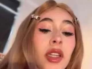 emily-mills1 from CamSoda is Freechat