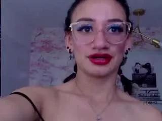 Discover our girls online shows and discover the company of countless livestreamers, with stunning shapes, sex toys and more.