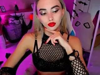 Discover our girls online shows and discover the company of countless livestreamers, with stunning shapes, sex toys and more.