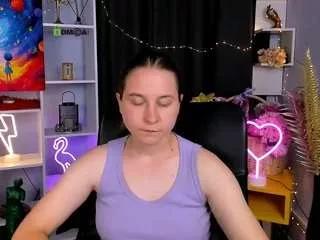 Discover our girls online shows and discover the company of countless livestreamers, with stunning shapes, sex toys and more.