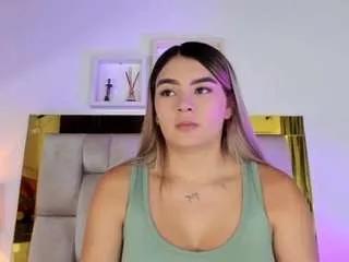 emma-rossee from CamSoda