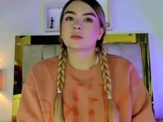 emma-rossee from CamSoda