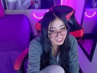 Discover our girls online shows and discover the company of countless livestreamers, with stunning shapes, sex toys and more.