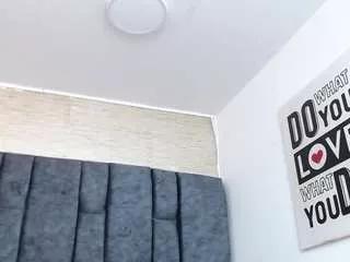 Discover our girls online shows and discover the company of countless livestreamers, with stunning shapes, sex toys and more.