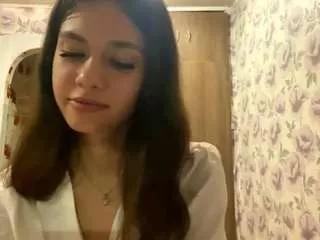 Discover our girls online shows and discover the company of countless livestreamers, with stunning shapes, sex toys and more.