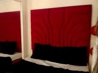 Discover our girls online shows and discover the company of countless livestreamers, with stunning shapes, sex toys and more.