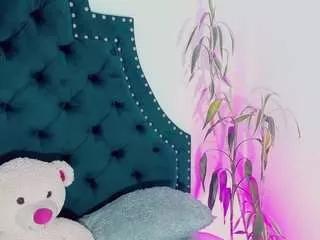 Discover our girls online shows and discover the company of countless livestreamers, with stunning shapes, sex toys and more.