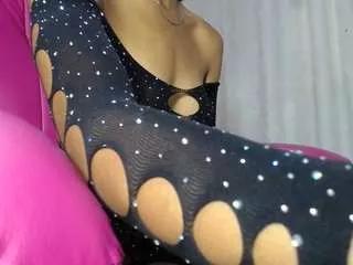 Discover our girls online shows and discover the company of countless livestreamers, with stunning shapes, sex toys and more.