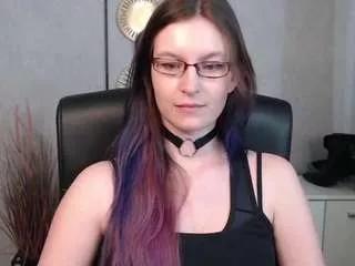 Discover our girls online shows and discover the company of countless livestreamers, with stunning shapes, sex toys and more.
