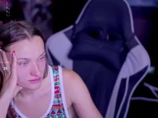 Discover our girls online shows and discover the company of countless livestreamers, with stunning shapes, sex toys and more.