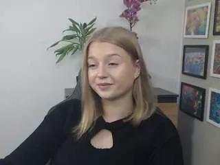 Discover our girls online shows and discover the company of countless livestreamers, with stunning shapes, sex toys and more.