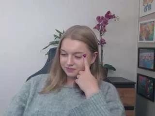 Discover our girls online shows and discover the company of countless livestreamers, with stunning shapes, sex toys and more.