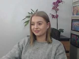 Discover our girls online shows and discover the company of countless livestreamers, with stunning shapes, sex toys and more.