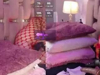 Discover our girls online shows and discover the company of countless livestreamers, with stunning shapes, sex toys and more.