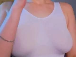 Discover our girls online shows and discover the company of countless livestreamers, with stunning shapes, sex toys and more.
