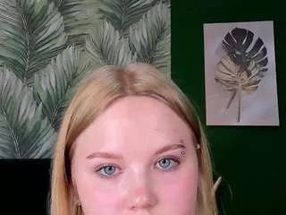 essie-fanning from CamSoda