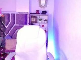 Discover our girls online shows and discover the company of countless livestreamers, with stunning shapes, sex toys and more.