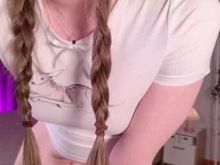 Discover our girls online shows and discover the company of countless livestreamers, with stunning shapes, sex toys and more.