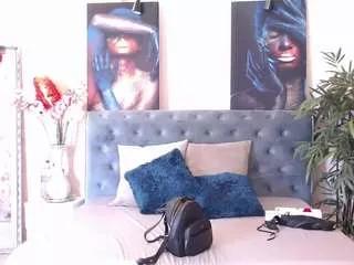Discover our girls online shows and discover the company of countless livestreamers, with stunning shapes, sex toys and more.