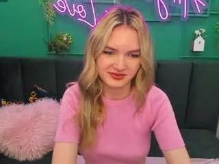 evelineamore from CamSoda is Freechat