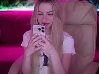 Discover our girls online shows and discover the company of countless livestreamers, with stunning shapes, sex toys and more.