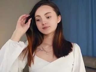 Discover our girls online shows and discover the company of countless livestreamers, with stunning shapes, sex toys and more.