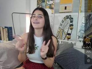 Discover our girls online shows and discover the company of countless livestreamers, with stunning shapes, sex toys and more.