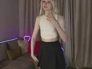 Discover our girls online shows and discover the company of countless livestreamers, with stunning shapes, sex toys and more.
