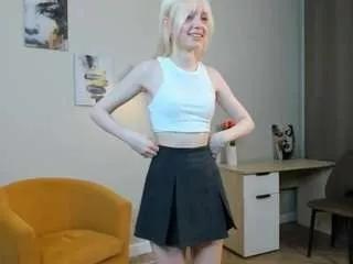Discover our girls online shows and discover the company of countless livestreamers, with stunning shapes, sex toys and more.