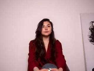 Discover our girls online shows and discover the company of countless livestreamers, with stunning shapes, sex toys and more.