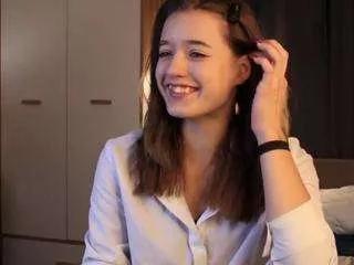 Discover our girls online shows and discover the company of countless livestreamers, with stunning shapes, sex toys and more.