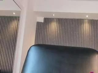 Discover our girls online shows and discover the company of countless livestreamers, with stunning shapes, sex toys and more.