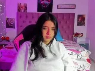 Discover our girls online shows and discover the company of countless livestreamers, with stunning shapes, sex toys and more.