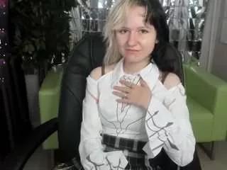 Discover our girls online shows and discover the company of countless livestreamers, with stunning shapes, sex toys and more.