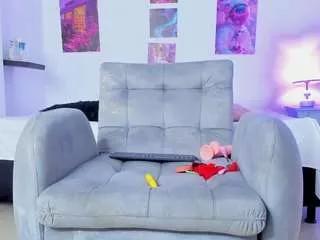 Discover our girls online shows and discover the company of countless livestreamers, with stunning shapes, sex toys and more.
