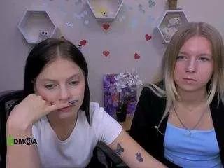 Discover our girls online shows and discover the company of countless livestreamers, with stunning shapes, sex toys and more.