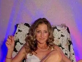 Discover our girls online shows and discover the company of countless livestreamers, with stunning shapes, sex toys and more.