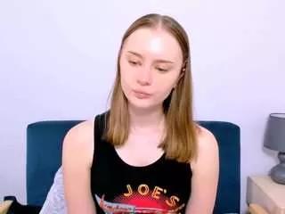 Discover our girls online shows and discover the company of countless livestreamers, with stunning shapes, sex toys and more.