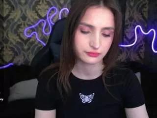 Discover our girls online shows and discover the company of countless livestreamers, with stunning shapes, sex toys and more.