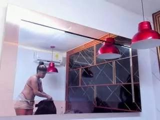 Discover our girls online shows and discover the company of countless livestreamers, with stunning shapes, sex toys and more.