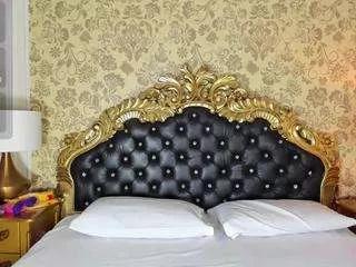 Discover our girls online shows and discover the company of countless livestreamers, with stunning shapes, sex toys and more.