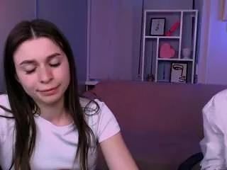 Discover our girls online shows and discover the company of countless livestreamers, with stunning shapes, sex toys and more.