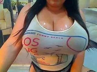 Discover our girls online shows and discover the company of countless livestreamers, with stunning shapes, sex toys and more.