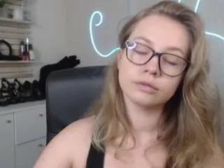 holly95love from CamSoda