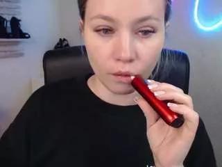 holly95love from CamSoda