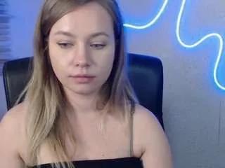 Discover our girls online shows and discover the company of countless livestreamers, with stunning shapes, sex toys and more.