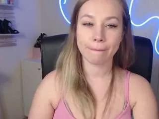 holly95love from CamSoda