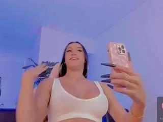 Discover our girls online shows and discover the company of countless livestreamers, with stunning shapes, sex toys and more.