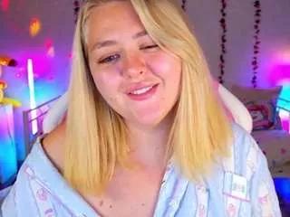 Discover our girls online shows and discover the company of countless livestreamers, with stunning shapes, sex toys and more.