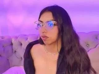 Discover our girls online shows and discover the company of countless livestreamers, with stunning shapes, sex toys and more.